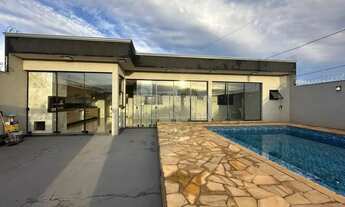 Imagem 3: Casa com 2 dormitórios com ares condicionados vagas de garagem e piscina