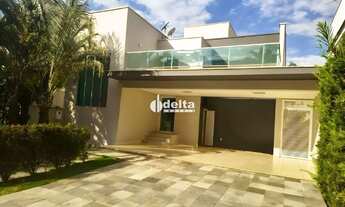 Imagem: Casa em condomínio com 4 quartos disponível