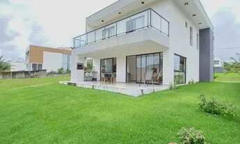 Imagem 2: Com uma localização privilegiada e acabamentos de alto padrão, esta residência é perfeita