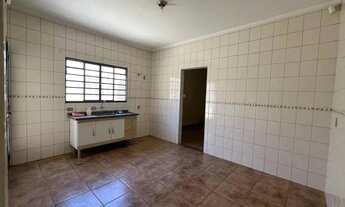 Imagem 6: Imóvel para aluguel possui 70 metros quadrados com 2 quartos em Residencial Alvorada - Tat