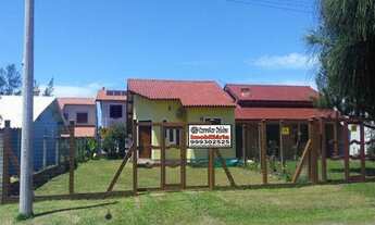 Imagem 2: Casa com 2 dormitórios e garagem em otima localização a poucas quadras do mar em Nova Tram