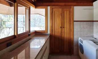 Imagem 2: Ampla casa com grande jardim e piscina na praia mais cobiçada do BRASIL