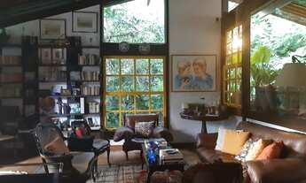 Imagem 2: Localização Bucólica, Casa com piscina em confortáveis 434 metros quadrados, 4 Quartos com