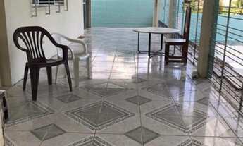 Imagem 4: Casa para venda tem 450 metros quadrados com 5 quartos