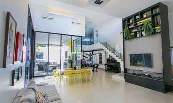 Imagem 2: Casa de condomínio para venda com 375 metros quadrados com 4 quartos