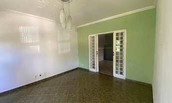 Imagem 2: Chácara para aluguel possui 200 metros quadrados com 4 quartos