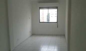 Imagem 3: Kitinete, centro, piso frio, 4o. andar de frente, sem garagem, perto de tudo