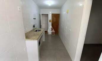 Imagem 3: Apto. Reformado com 3 Quartos, 2 Banheiros Sociais e Dependência - Leblon