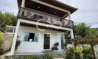 Imagem 2: Sobrado para venda possui 190 metros quadrados com 4 quartos em Barra da Lagoa - Florianóp