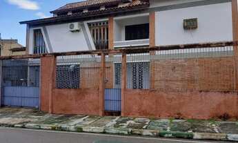 Imagem: Casarão no coração da cidade