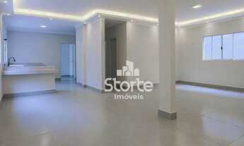 Imagem 2: Casa com 3 dormitórios à venda, 260 m² por R$ 849.000,00 - Santa Mônica - Uberlândia/MG