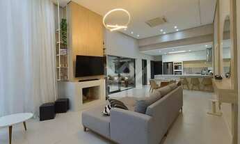 Imagem 2: Casa Alto Padrão no Condomínio Cyrela Landscape com Ampla Área e Estrutura Exclusiva