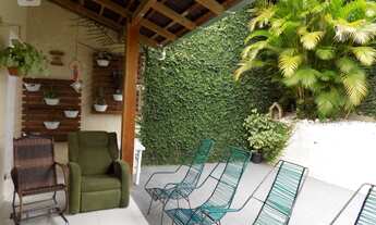 Imagem 4: Casa em alvenaria, em transversal da Rua Governador Jorge Lacerda, amplo terreno nos fundo