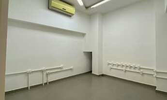 Imagem 6: Centro - Loja na Rua Dr. Nelson de Sá Earp - Em frente ao Bauhaus