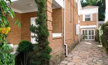 Imagem 3: CASA NO JARDIM PAULISTA COM JARDIM FRONTAL E NOS FUNDOS