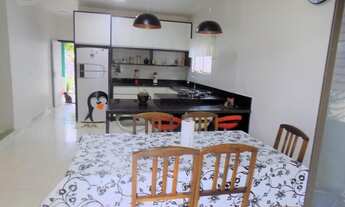 Imagem 5: Casa em alvenaria, em transversal da Rua Governador Jorge Lacerda, amplo terreno nos fundo