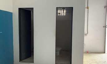 Imagem 3: Galpão para Locação em Lauro de Freitas, portão, 1 dormitório, 1 banheiro, 1 vaga