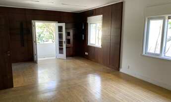 Imagem 6: CASA NO JARDIM PAULISTA COM JARDIM FRONTAL E NOS FUNDOS