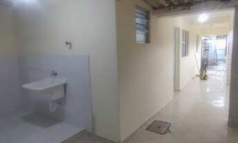 Imagem 7: Casa Térrea para aluguel, ônibus de frente ao imóvel, diversos comercios bem pertinho. Cas