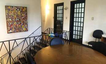 Imagem: Casa com 500m² de área construída e 6