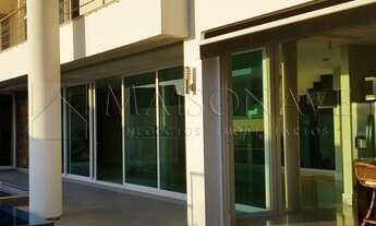 Imagem: Mansão em condomínio no Cacupé com praia