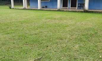 Imagem: Casarão contendo 3 dormitórios sala com