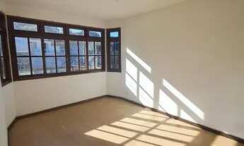 Imagem 2: Casa espaçosa de 3 quartos em bairro familiar e tranquilo