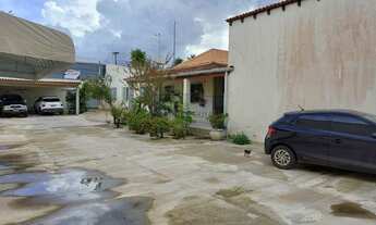 Imagem: Casa com grande terreno pronta pra uso comercial