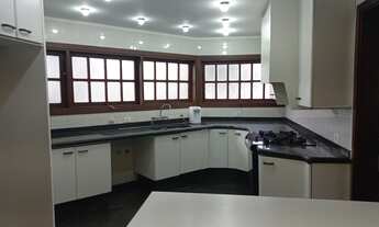 Imagem 4: Casa de condomínio para aluguel possui 380 metros quadrados com 4 quartos