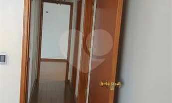 Imagem 4: Apartamento com sala ampla, sacada, vista livre, 3 dormitórios, 1 suíte, repletos de armár