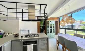 Imagem 4: Imóvel para venda tem 209 metros quadrados com 3 quartos em Rio Tavares - Florianópolis