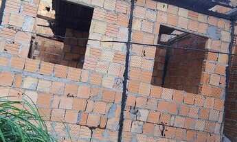 Imagem 5: Terreno com início de casa