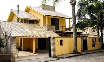Imagem 2: Casa para Venda em Florianópolis, Campeche, 6 dormitórios, 1 suíte, 4 banheiros, 3 vagas