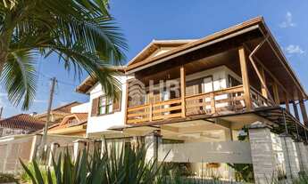 Imagem 3: Sobrado com 04 dormitórios sendo 01 suíte e 02 vagas de garagem Centro Matinhos