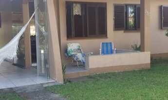 Imagem 2: Residência a poucas quadras do mar, 3 dormitórios e garagem fechada, mobiliada em Nova Tra