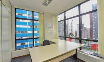 Imagem 2: Ponto comercial/Loja/Box para venda com 39 metros quadrados em Água Verde - Curitiba - PR