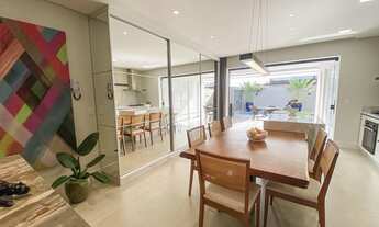 Imagem 2: Sobrado para venda possui 182 metros quadrados com 3 quartos em Itacolomi - Balneário Piça