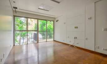 Imagem 2: Apartamento em Moema, 3 dormitórios, sendo 1 suíte, 3 vagas de garagem - 180m2!!
