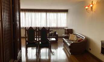 Imagem 1: Apartamento de 240 m², com excelente localização e uma vista excepcional para o vale do Pa