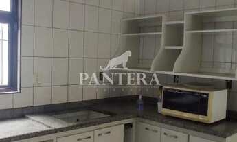 Imagem 7: Sobrado amplo com instalação de placas para energia solar