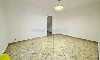 Imagem 4: Encantadora Casa Duplex de Vila no Largo do Bicão: Excelente Localização, Espaços Amplos e