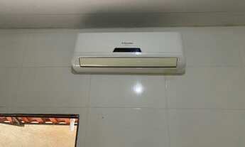 Imagem 1: Não Paga LUZ, ÁGUA. Casa Pequena de 1 Quarto. Já vem com Split. Próximo a sede do governo