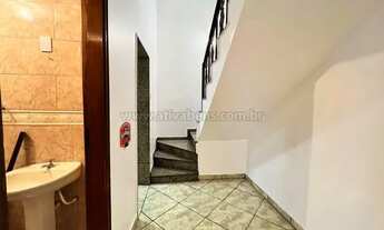 Imagem 6: Encantadora Casa Duplex de Vila no Largo do Bicão: Excelente Localização, Espaços Amplos e