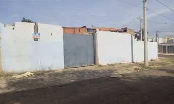 Imagem 3: Terreno murado e com portão no Parque Granja Cecilia