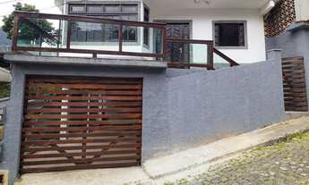 Imagem: Casa espaçosa de 3 quartos em bairro familiar