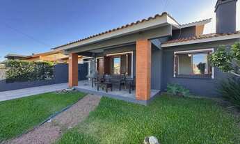 Imagem: Casa 3 dorm com piscina, perto da praia