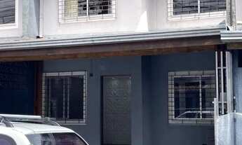 Imagem 2: Sobrado para Venda em Curitiba, Xaxim, 3 dormitórios, 1 banheiro, 2 vagas