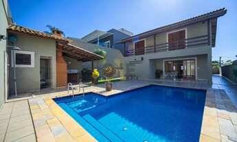 Imagem: Casa com 4 dormitórios, sendo 2 suites