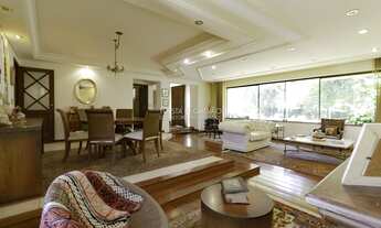 Imagem 2: Imponente casa de 421m2, com 6 vagas (3 cobertas) em rua tranquila, nas mercês. Perfeita p