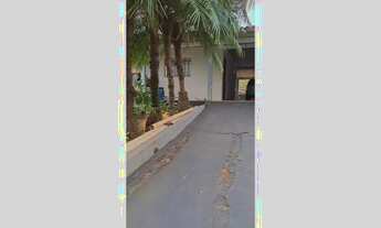 Imagem 4: Encantadora Casa à Venda em Kaloré - Localização Privilegiada